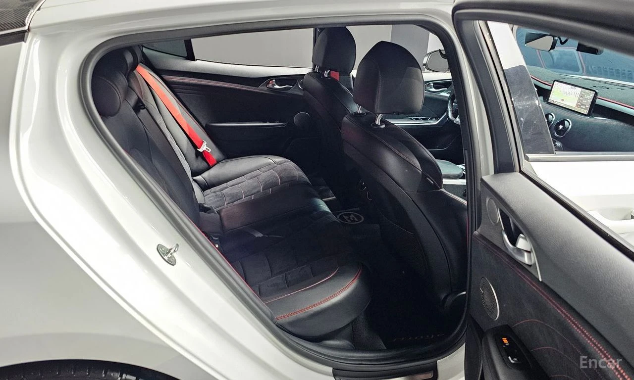 Kia Stinger 3.3 GT Meister 4x4* Acro Edition* HARMAN KARDON* , снимка 15 - Автомобили и джипове - 54336629