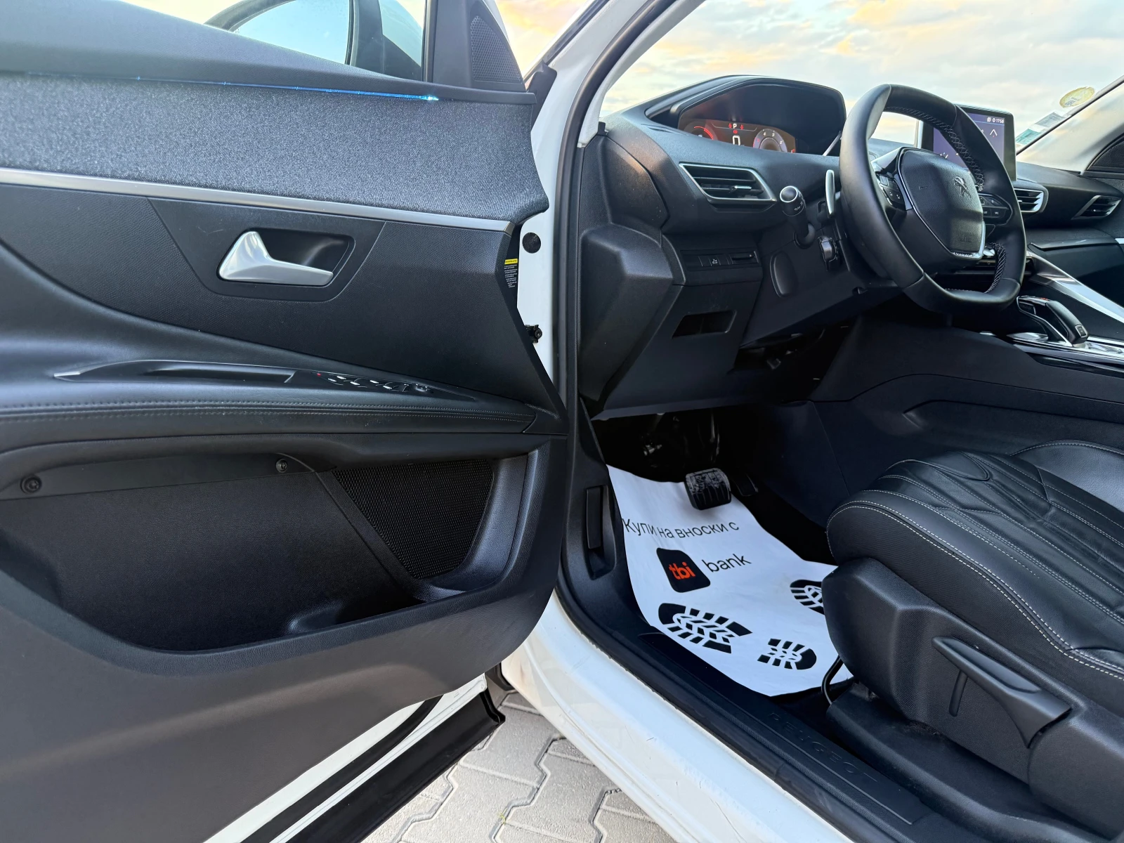 Peugeot 3008 1.5HDI 131 ks Собствен лизинг !!!, снимка 9 - Автомобили и джипове - 54355246