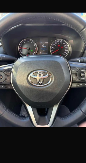 Toyota Rav4 * XLE * 2 КЛЮЧА* ПОДГРЕВ* PANO* KEYLESS* , снимка 15