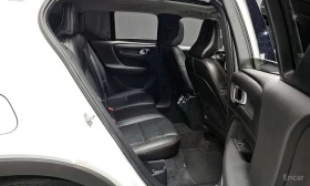 Volvo XC40 * T4 Momentum * ЦЕНА ДО БГ, снимка 12