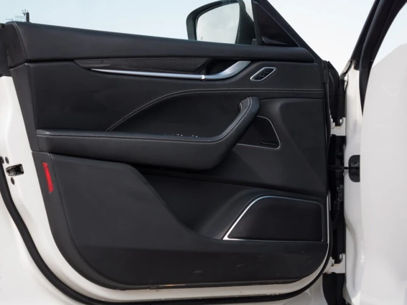 Maserati Levante S GRANLUSSO* ПАНОРАМА* 360 КАМЕРИ* ОБДУХВАНЕ* , снимка 7 - Автомобили и джипове - 52661316