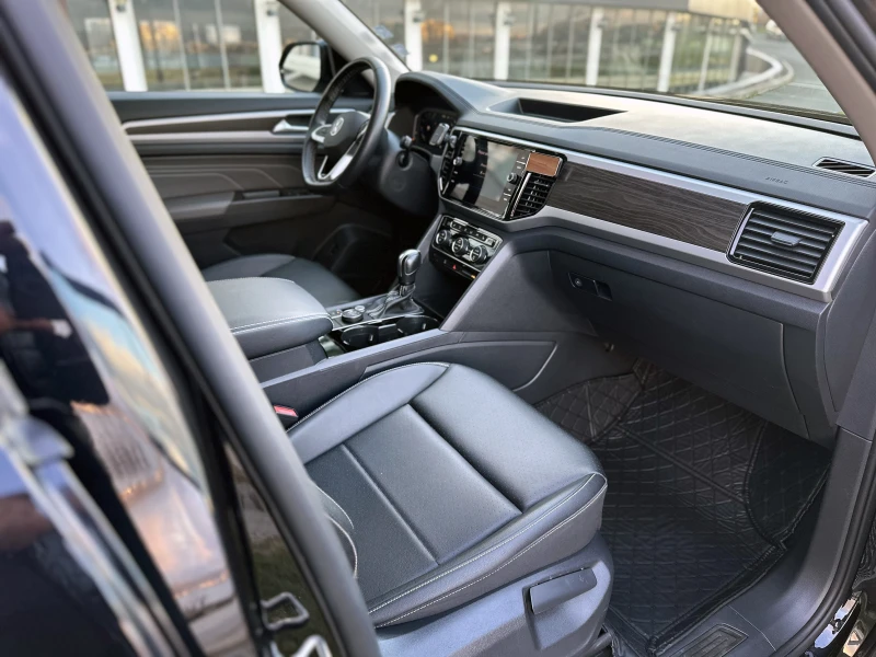 VW Atlas 2.0L 4Motion, R-Line, снимка 9 - Автомобили и джипове - 53120328