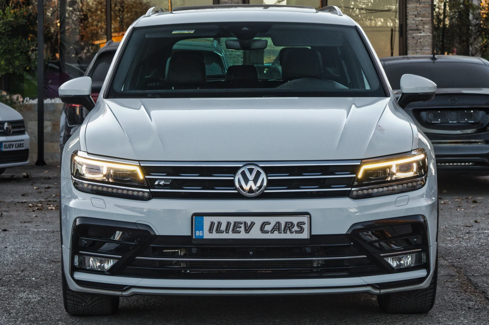 VW Tiguan 2.0TDI R LINE PANORAMA 4MOTION - изображение 3