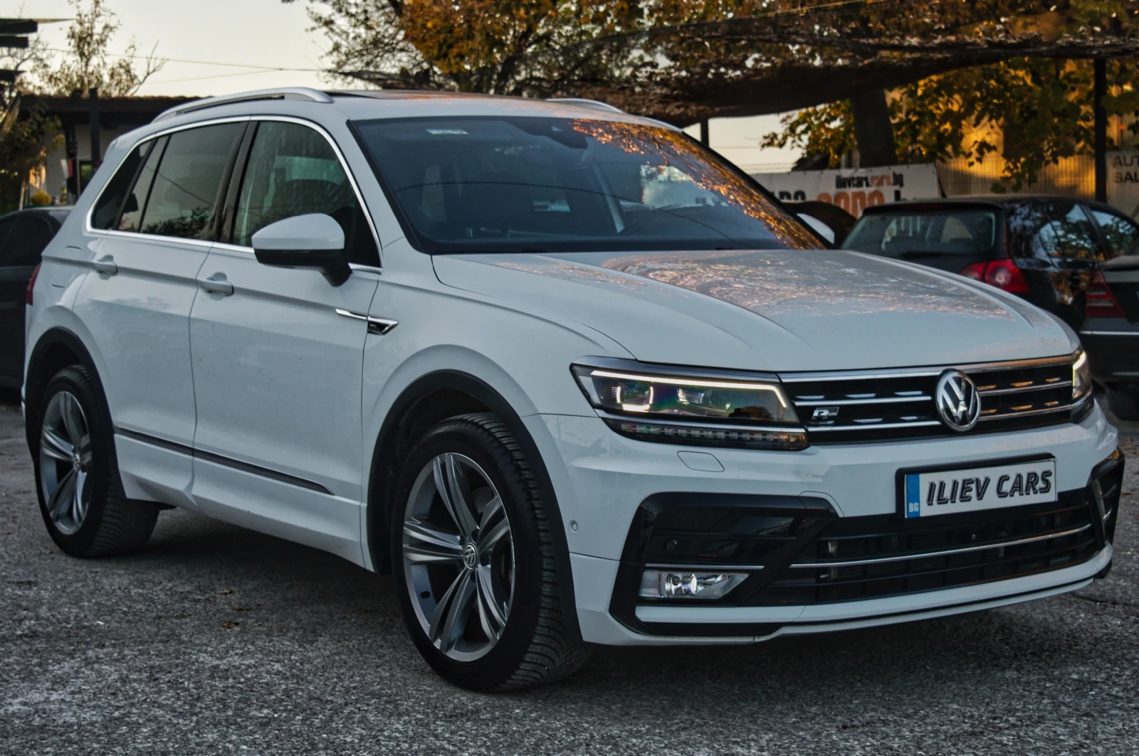 VW Tiguan 2.0TDI R LINE PANORAMA 4MOTION - изображение 2