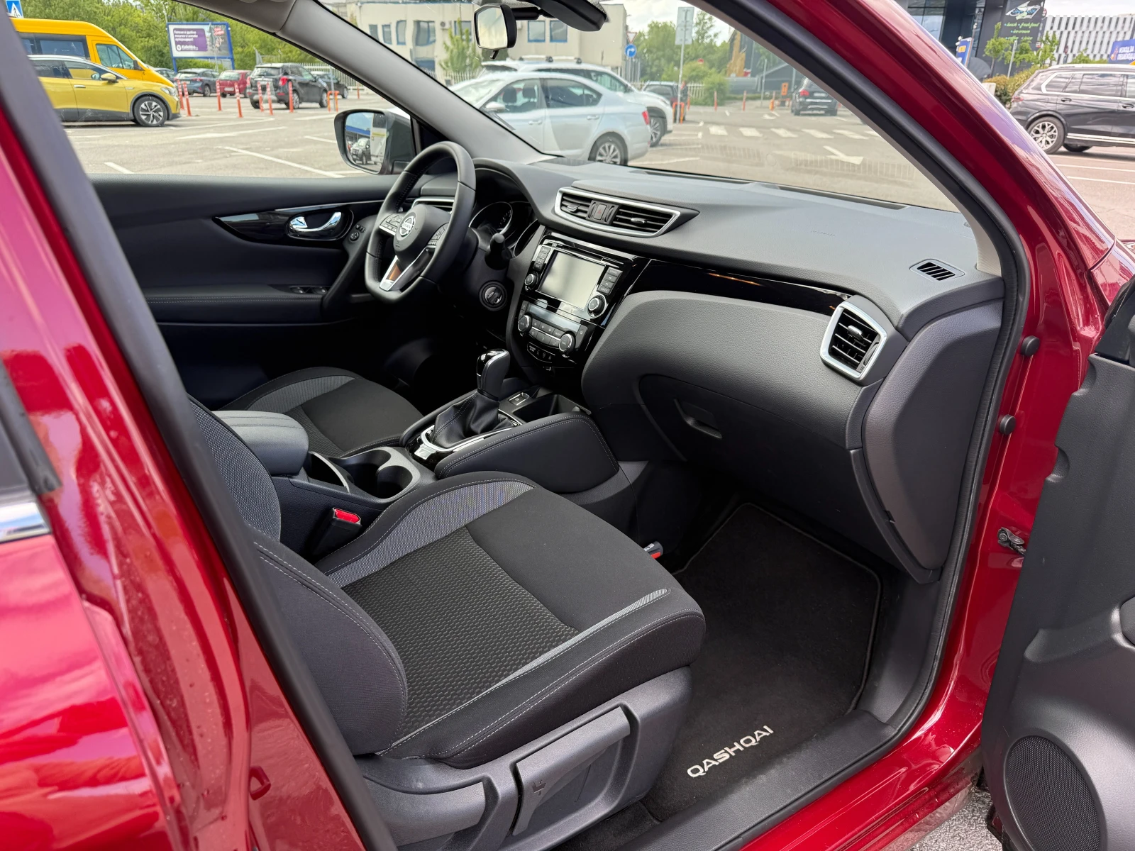 Nissan Qashqai 1.3 DIG-T - 160 к.с., Автоматик, 43 100 км.   - изображение 4