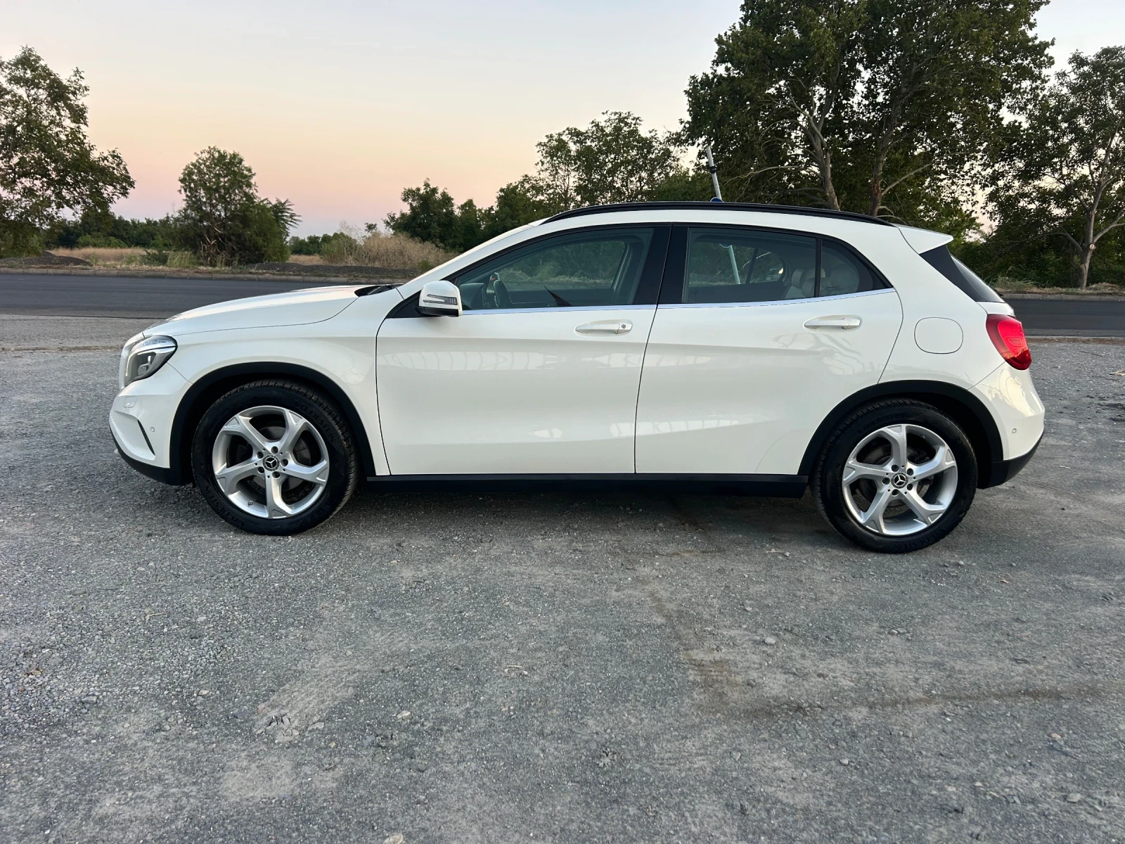 Mercedes-Benz GLA 200 4MATIC / АВТОМАТИК / ЕВРО6 / ЗАДНА КАМЕРА / ЛЕД  - изображение 8