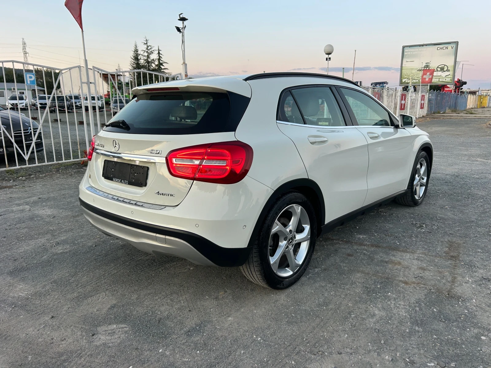 Mercedes-Benz GLA 200 4MATIC / АВТОМАТИК / ЕВРО6 / ЗАДНА КАМЕРА / ЛЕД  - изображение 5