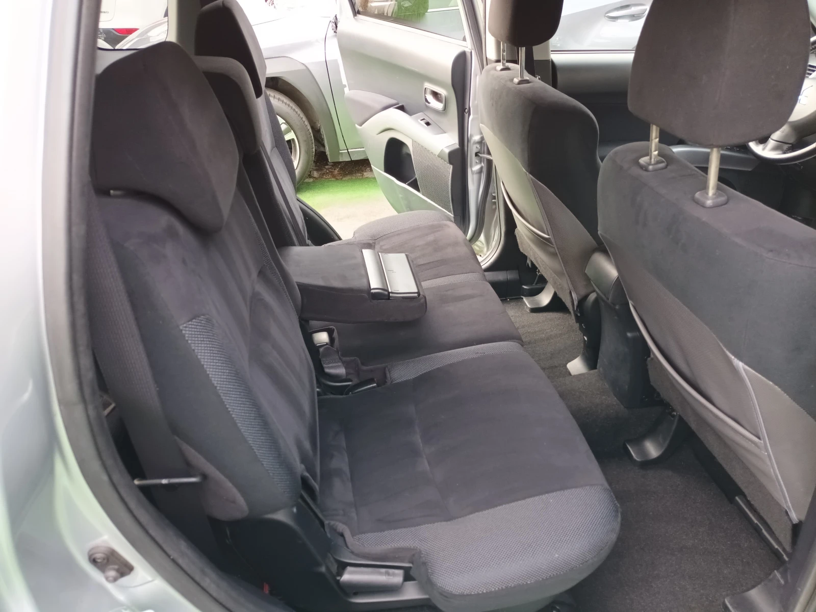 Mitsubishi Outlander 2.0Tdi/4x4/7 места/6sk - изображение 9