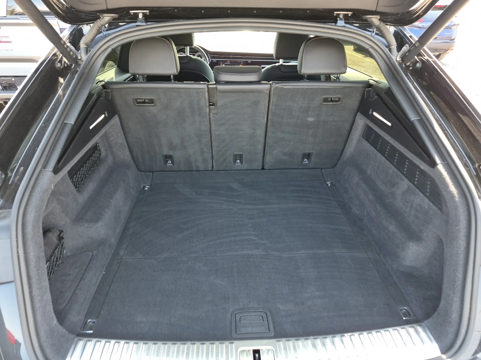 Audi Q8 Progressiv 55 TFSI quattro, снимка 7 - Автомобили и джипове - 54384053