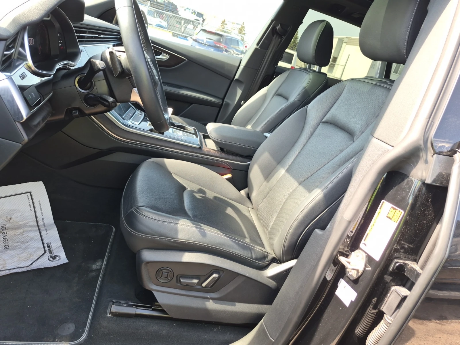 Audi Q8 Progressiv 55 TFSI quattro, снимка 10 - Автомобили и джипове - 54384053