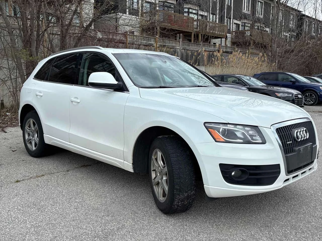 Audi Q5 * 2.0L * CARFAX * АВТОКРЕДИТ БЕЗ ПЪРВОНАЧАЛНА, снимка 3 - Автомобили и джипове - 54647763