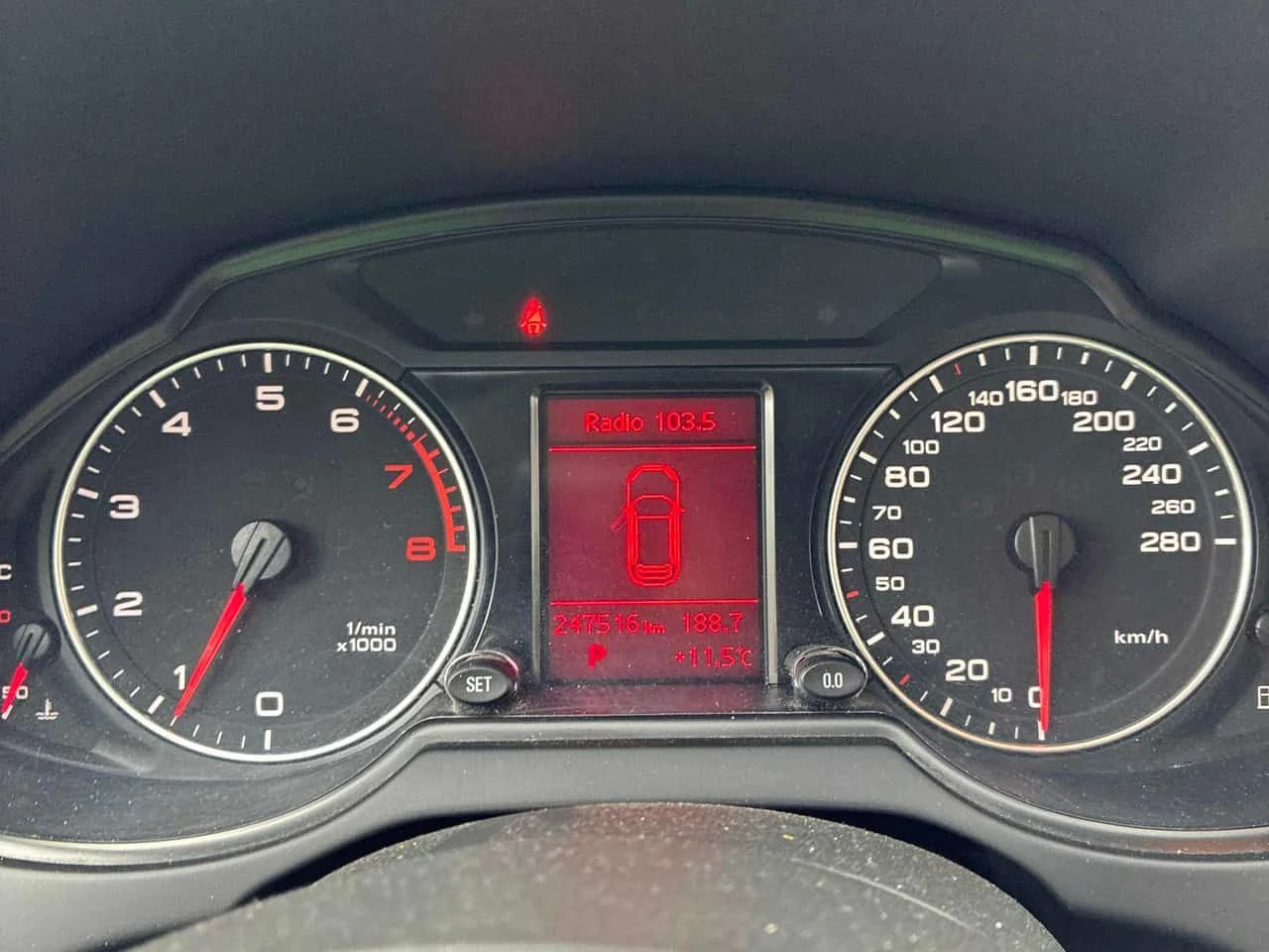 Audi Q5 * 2.0L * CARFAX * АВТОКРЕДИТ БЕЗ ПЪРВОНАЧАЛНА, снимка 8 - Автомобили и джипове - 54647763