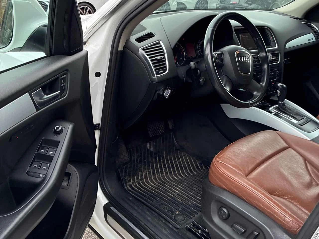 Audi Q5 * 2.0L * CARFAX * АВТОКРЕДИТ БЕЗ ПЪРВОНАЧАЛНА, снимка 5 - Автомобили и джипове - 54647763