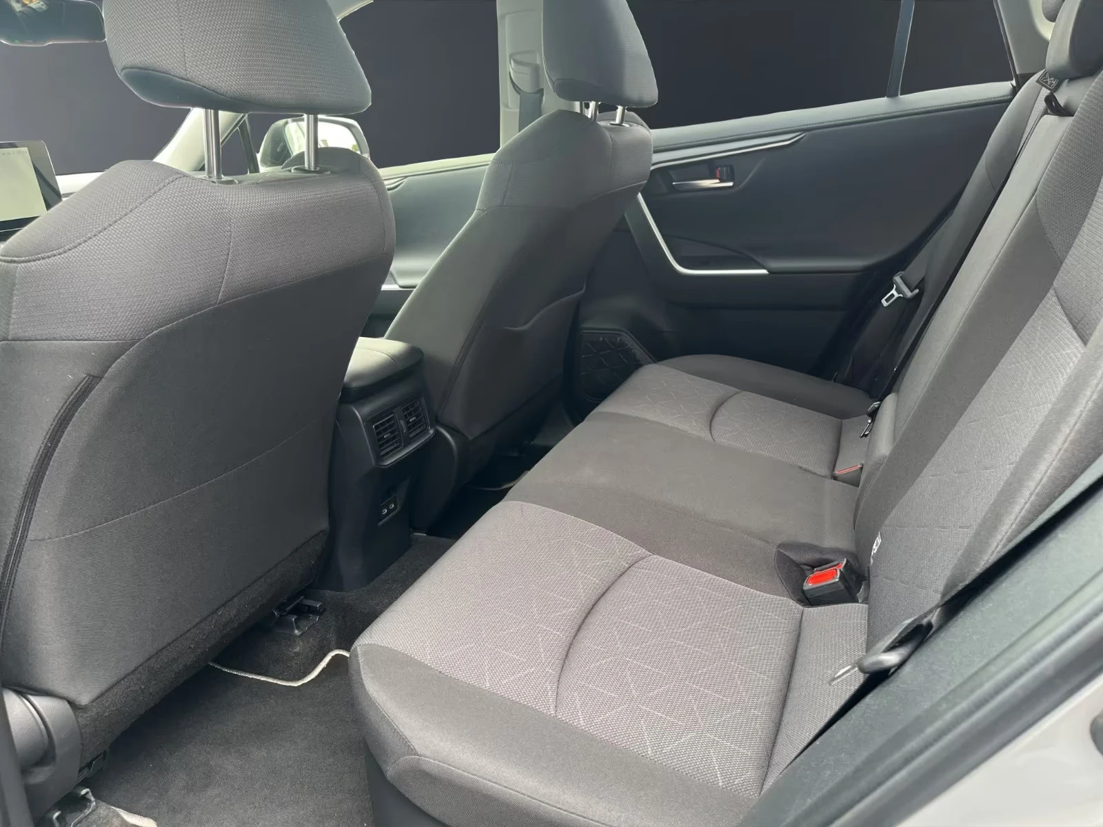 Toyota Rav4 HEV/222HP/4X4/CAM/LED/CPLAY/KLESS/538q, снимка 15 - Автомобили и джипове - 55434879