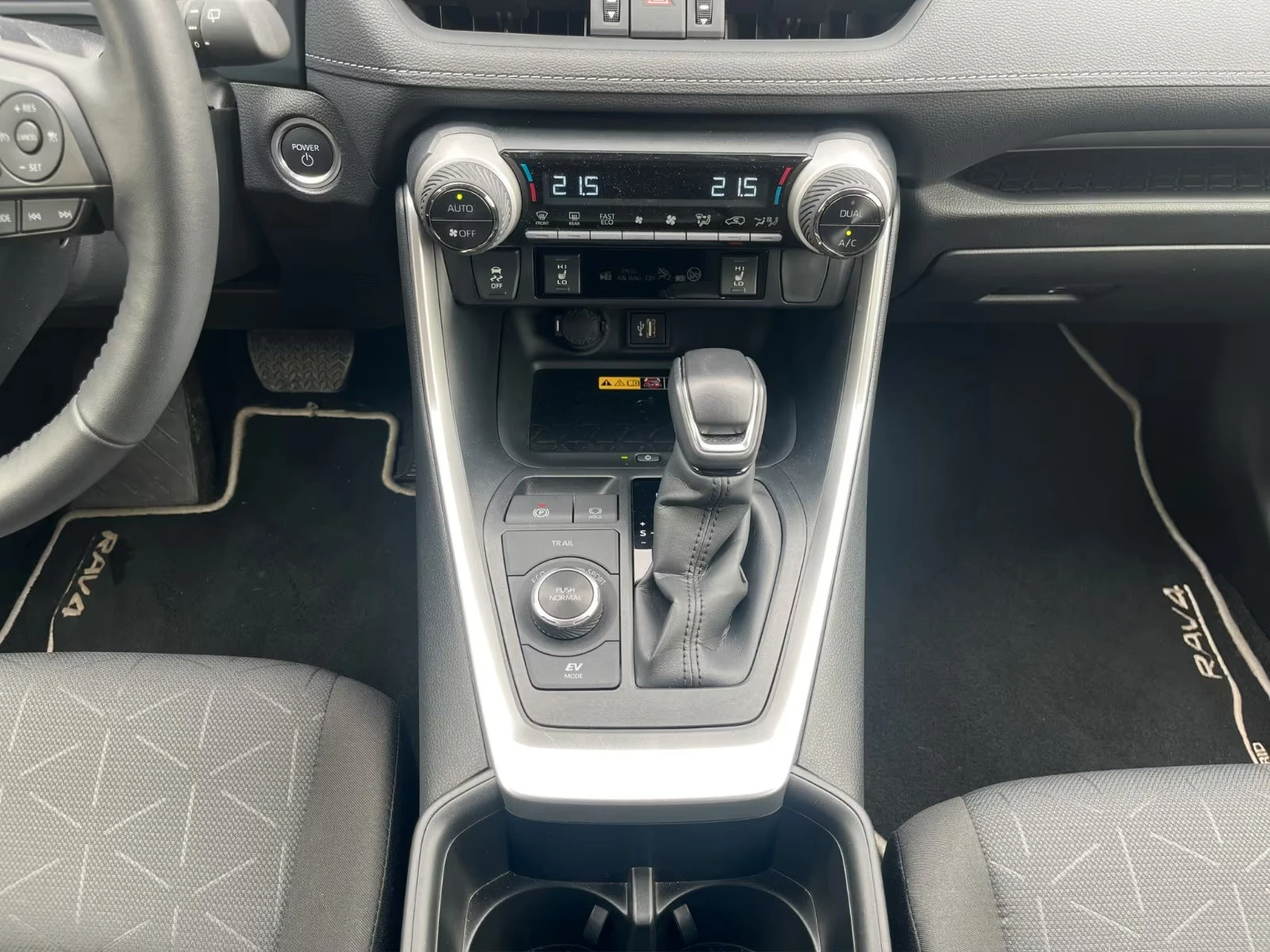 Toyota Rav4 HEV/222HP/4X4/CAM/LED/CPLAY/KLESS/538q, снимка 12 - Автомобили и джипове - 55434879