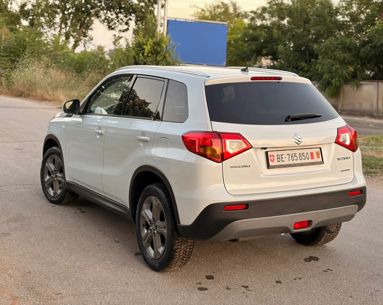 Suzuki Vitara 90ХИЛ КМ!4Х4!1.6!РЪЧКА!ШВЕЙЦАРИЯ!, снимка 4 - Автомобили и джипове - 55546189