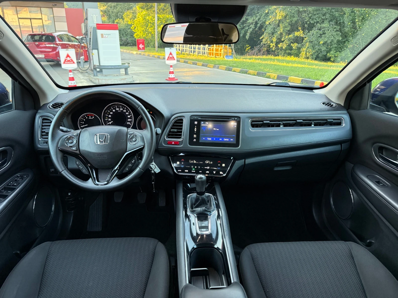 Honda Hr-v 1.6I-DTEC Навигация/Подгрев/Сер.история/Темпомат, снимка 12 - Автомобили и джипове - 55645319