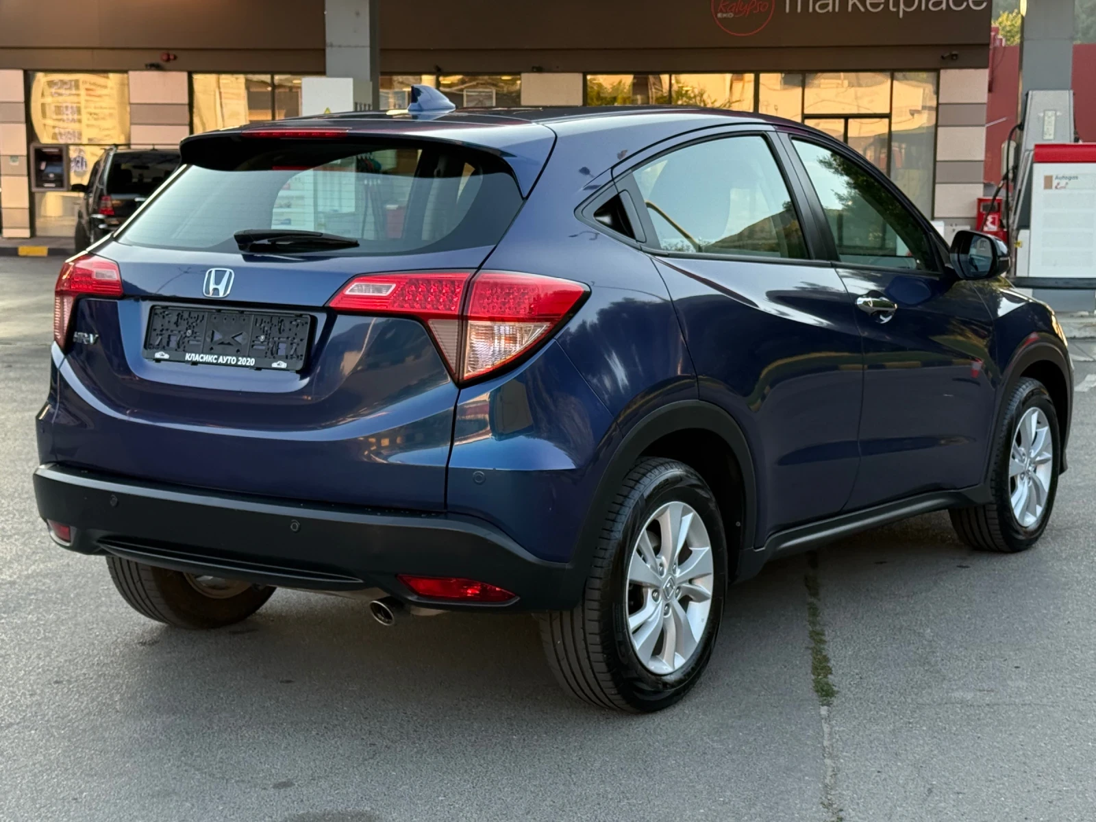 Honda Hr-v 1.6I-DTEC Навигация/Подгрев/Сер.история/Темпомат, снимка 7 - Автомобили и джипове - 55645319