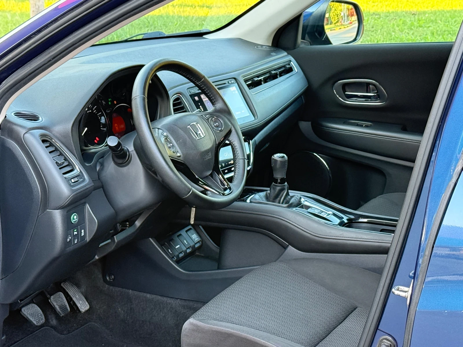 Honda Hr-v 1.6I-DTEC Навигация/Подгрев/Сер.история/Темпомат, снимка 10 - Автомобили и джипове - 55645319