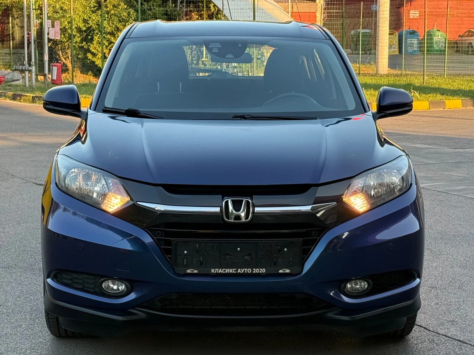 Honda Hr-v 1.6I-DTEC Навигация/Подгрев/Сер.история/Темпомат, снимка 3 - Автомобили и джипове - 55645319