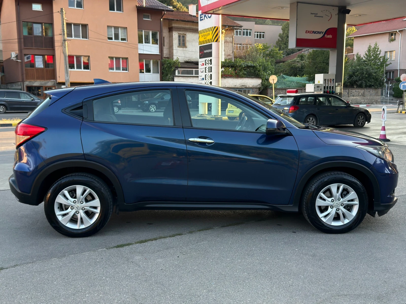 Honda Hr-v 1.6I-DTEC Навигация/Подгрев/Сер.история/Темпомат, снимка 6 - Автомобили и джипове - 55645319