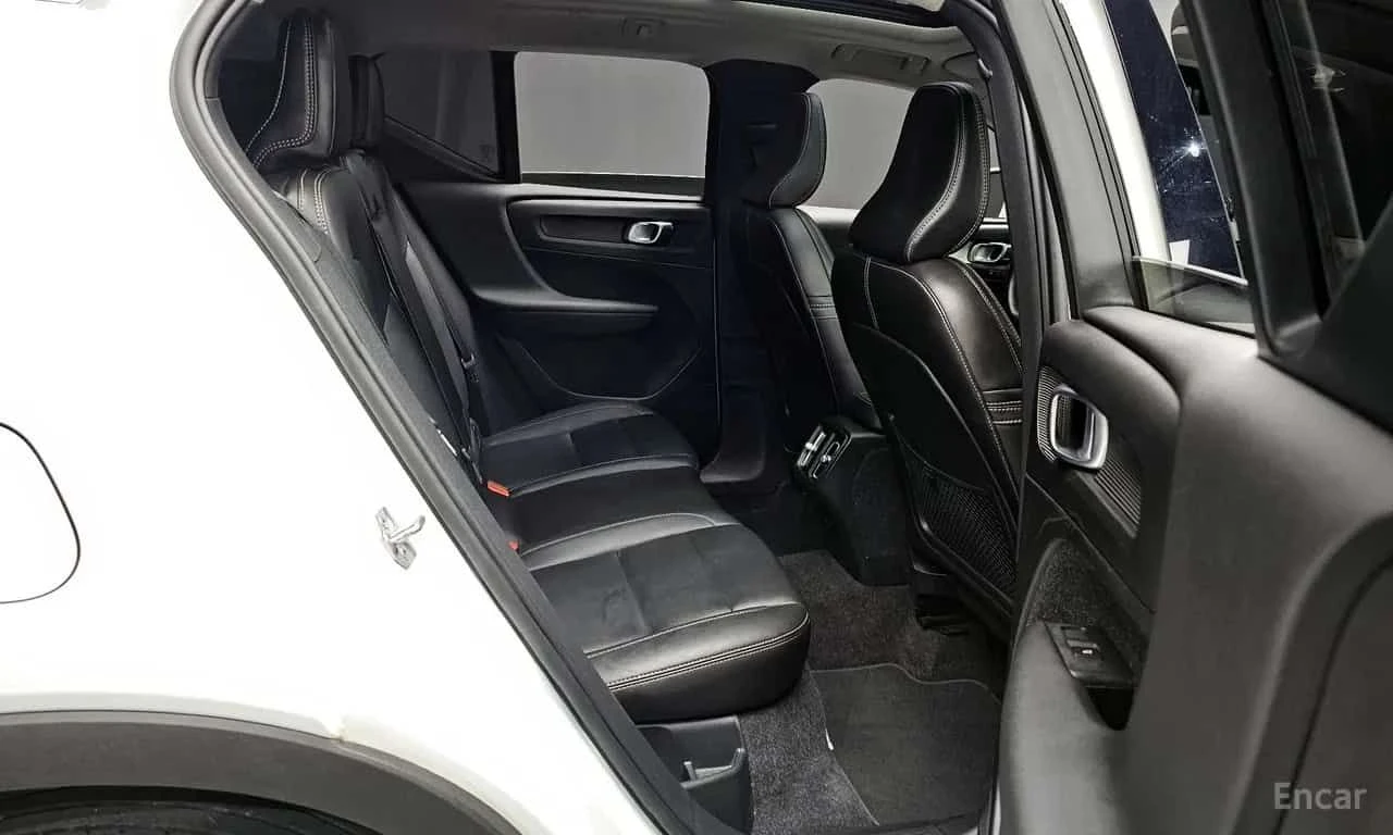 Volvo XC40 * T4 Momentum * ЦЕНА ДО БГ, снимка 12 - Автомобили и джипове - 55681411