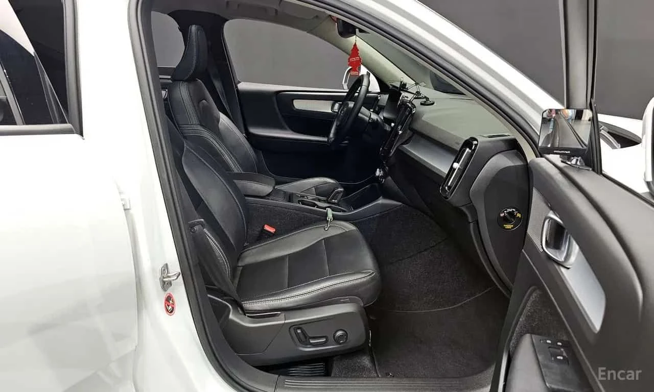 Volvo XC40 * T4 Momentum * ЦЕНА ДО БГ, снимка 11 - Автомобили и джипове - 55681411