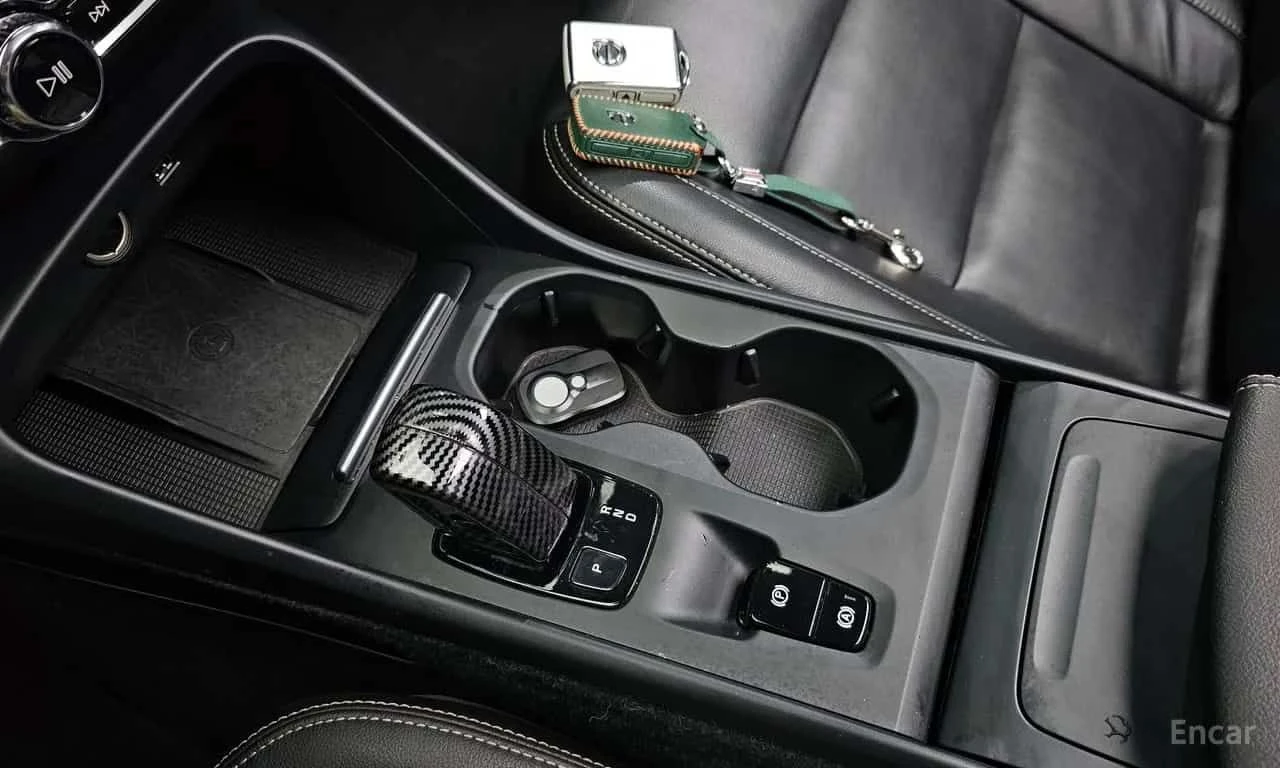 Volvo XC40 * T4 Momentum * ЦЕНА ДО БГ, снимка 9 - Автомобили и джипове - 55681411