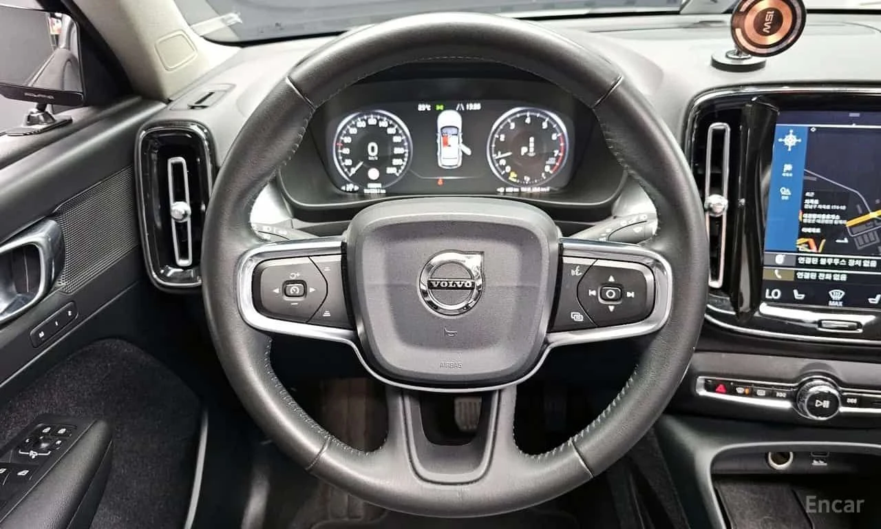 Volvo XC40 * T4 Momentum * ЦЕНА ДО БГ, снимка 13 - Автомобили и джипове - 55681411