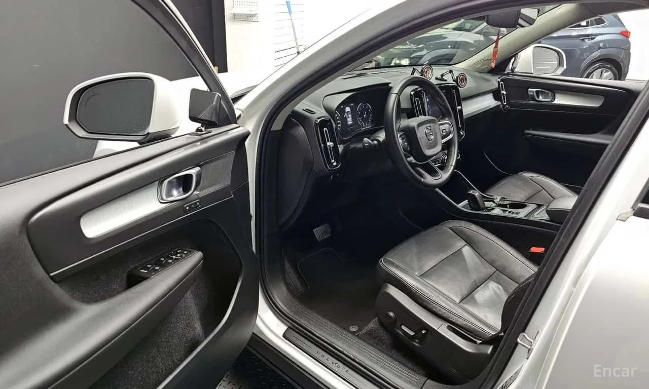 Volvo XC40 * T4 Momentum * ЦЕНА ДО БГ, снимка 10 - Автомобили и джипове - 55681411