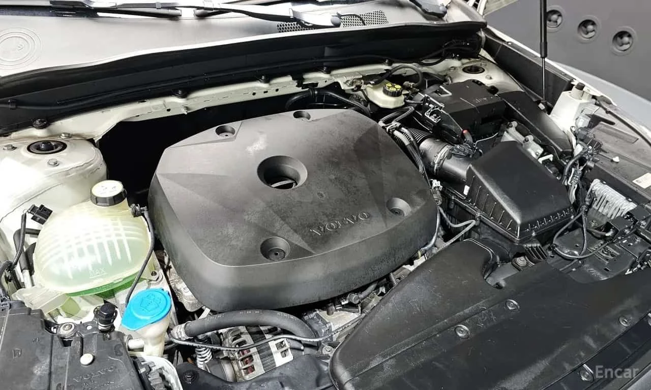 Volvo XC40 * T4 Momentum * ЦЕНА ДО БГ, снимка 6 - Автомобили и джипове - 55681411