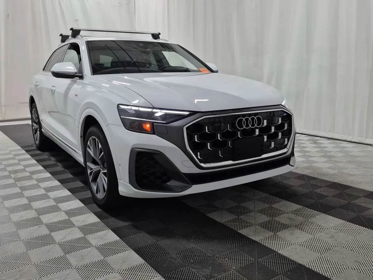 Audi Q8 3.0 PROGRESSIV| HUD| MASSAGE| 360| 2 КЛЮЧА| , снимка 2 - Автомобили и джипове - 56307603