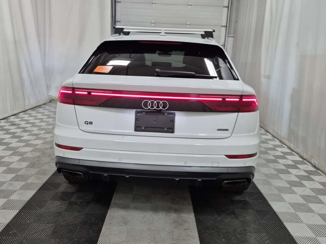 Audi Q8 3.0 PROGRESSIV| HUD| MASSAGE| 360| 2 КЛЮЧА| , снимка 17 - Автомобили и джипове - 56307603