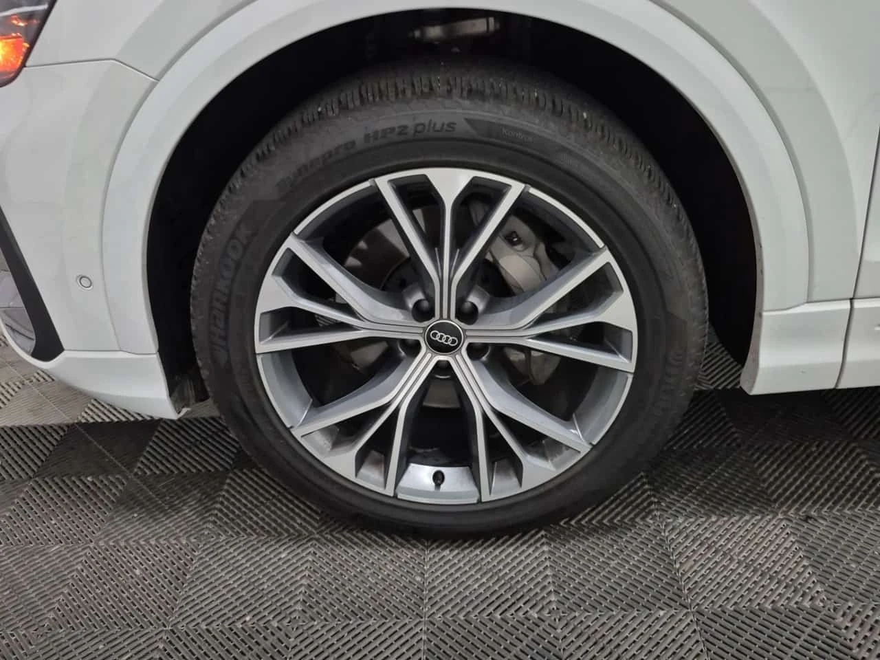 Audi Q8 3.0 PROGRESSIV| HUD| MASSAGE| 360| 2 КЛЮЧА| , снимка 6 - Автомобили и джипове - 56307603