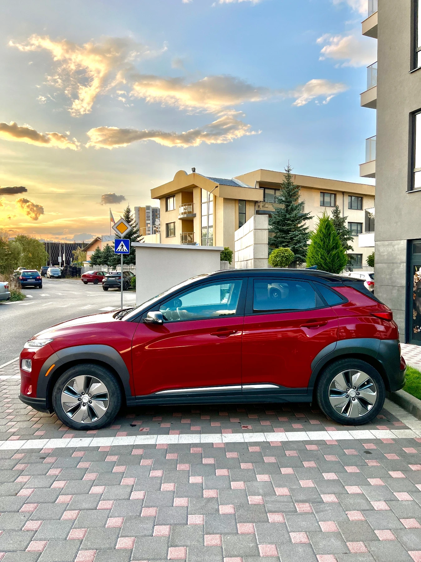 Hyundai Kona 64kw Обслужена + ТЕРМОПОМПА , снимка 4 - Автомобили и джипове - 56448774