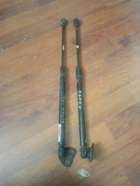 Амортисьори (амортисьор) заден капак Тойота Корола хечбек