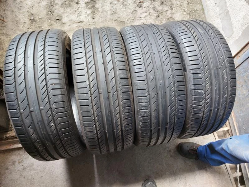 Гуми Летни 235/45R19, снимка 1 - Гуми и джанти - 37110763