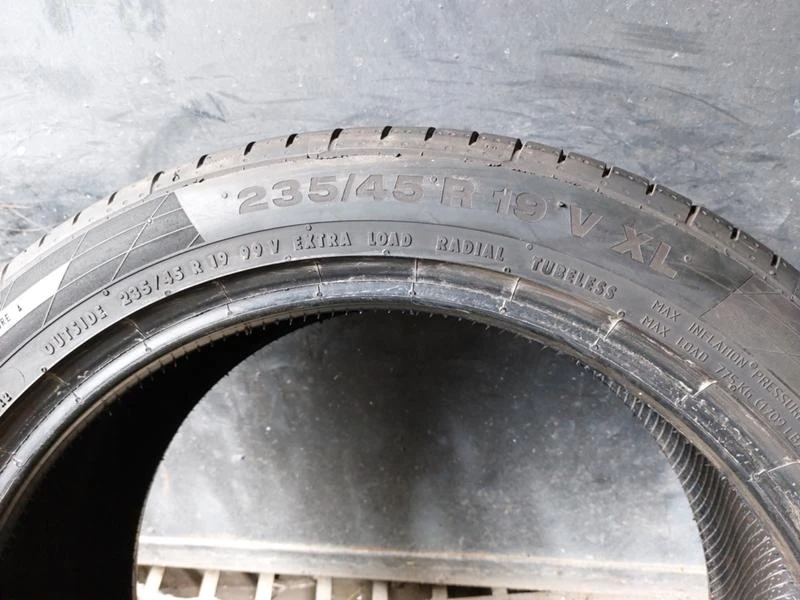 Гуми Летни 235/45R19, снимка 8 - Гуми и джанти - 37110763