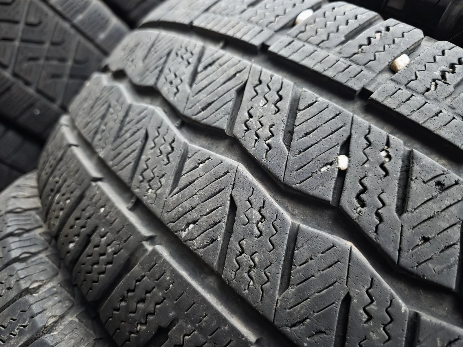���� 235/65R16 | Mobile.bg � ����������� 4