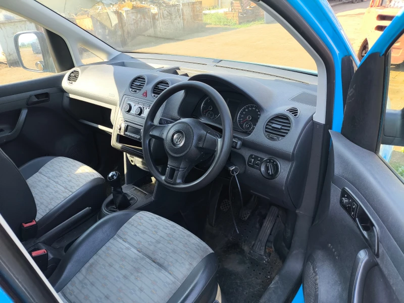 VW Caddy 1.6tdi, снимка 8 - Автомобили и джипове - 45492355