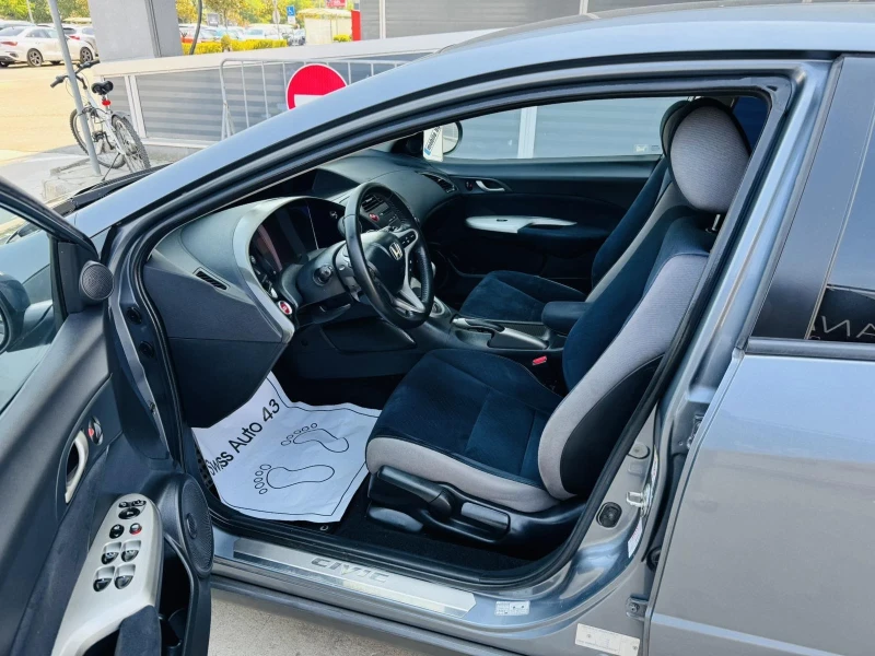 Honda Civic 1.8 V-TEC, снимка 9 - Автомобили и джипове - 51045772