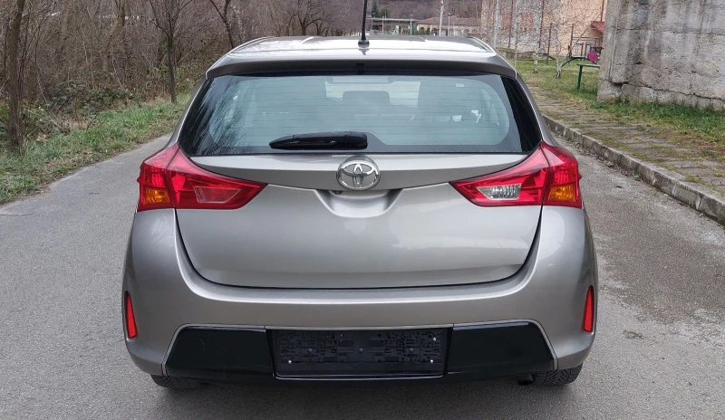 Toyota Auris 1.33 бензин , снимка 5 - Автомобили и джипове - 52976639