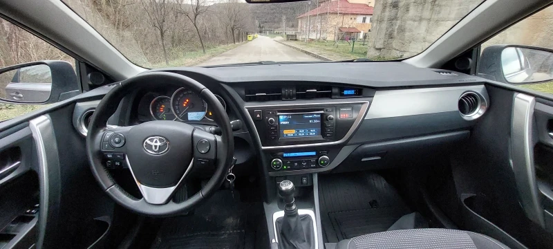 Toyota Auris 1.33 бензин , снимка 9 - Автомобили и джипове - 52976639