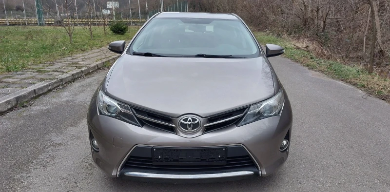 Toyota Auris 1.33 бензин , снимка 2 - Автомобили и джипове - 52976639