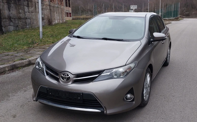Toyota Auris 1.33 бензин 