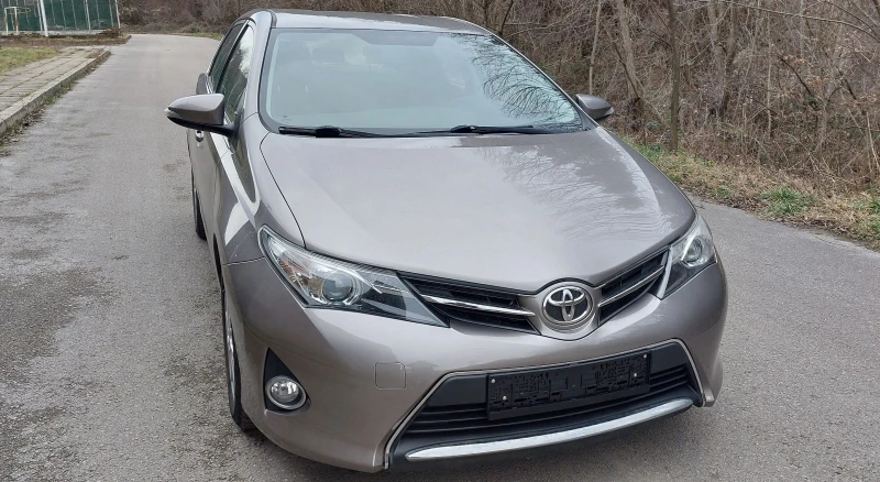 Toyota Auris 1.33 бензин , снимка 3 - Автомобили и джипове - 52976639