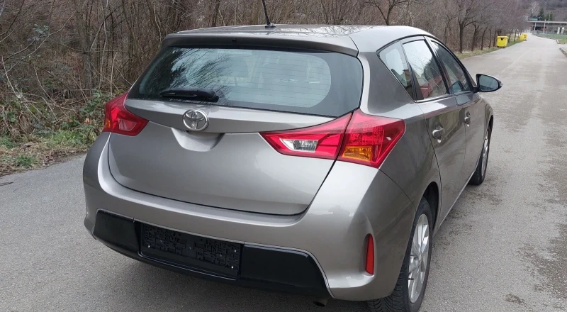 Toyota Auris 1.33 бензин , снимка 4 - Автомобили и джипове - 52976639