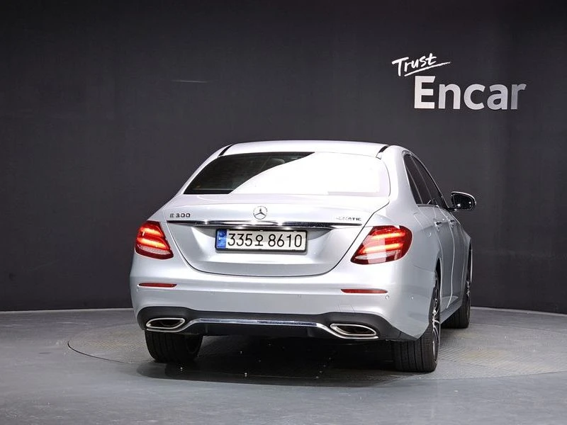 Mercedes-Benz E 300 E300 4MATIC AMG Line| 245к.с., снимка 4 - Автомобили и джипове - 56127294