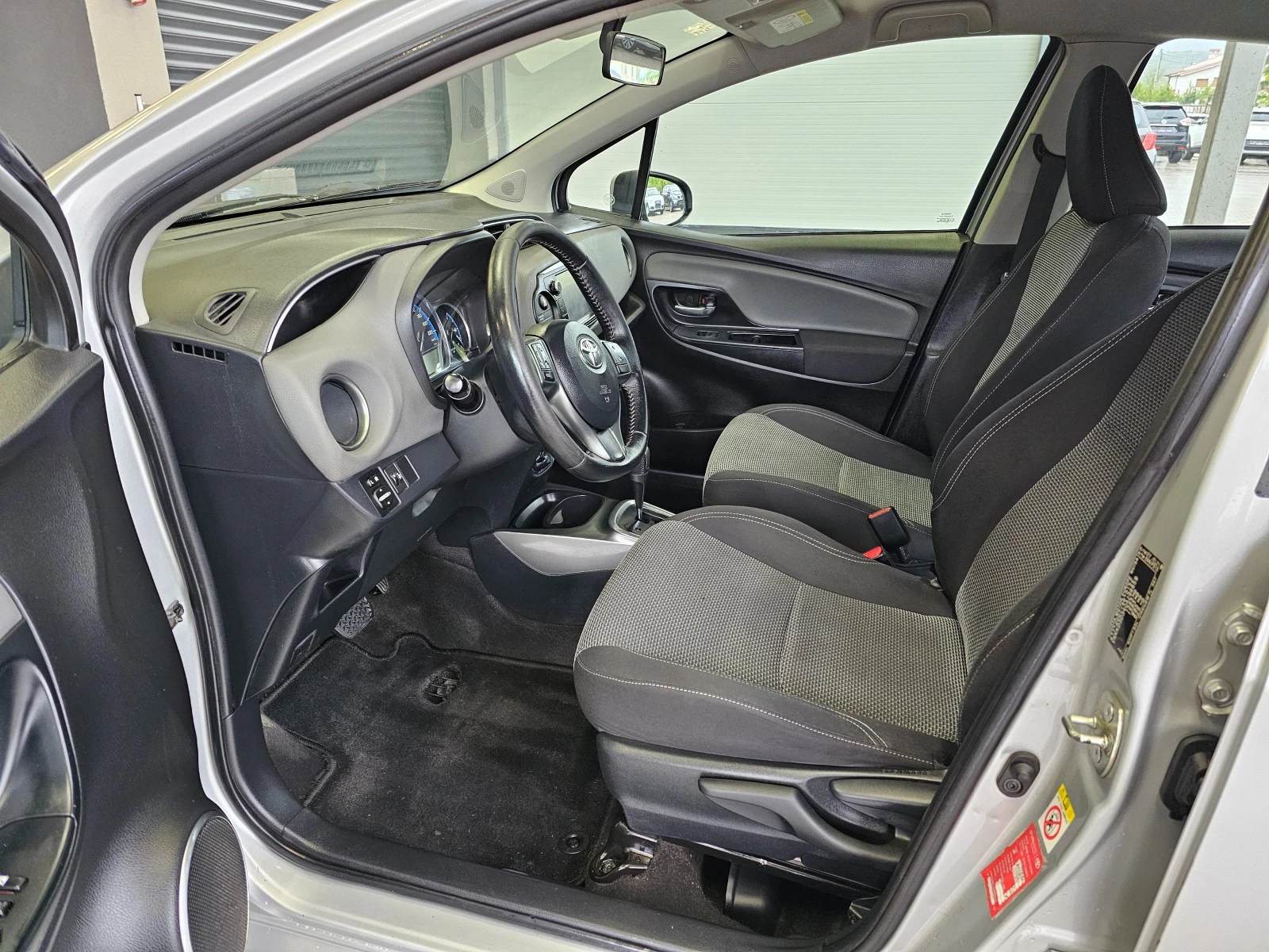 Toyota Yaris 1.5Hybrid, Камера, Нави, Евро 6, 12.2016г. - изображение 8