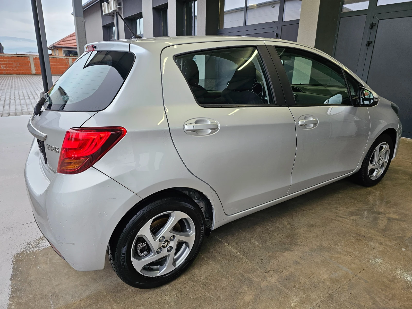 Toyota Yaris 1.5Hybrid, Камера, Нави, Евро 6, 12.2016г. - изображение 6
